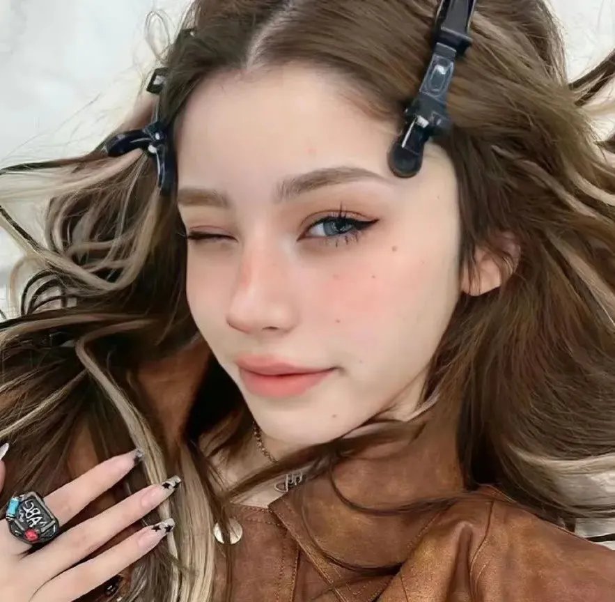 夜深沉,爱难吟